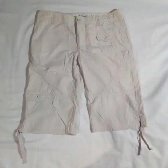 Columbia women's light weight bermuda shorts SZ 8 - Picture 1 of 5